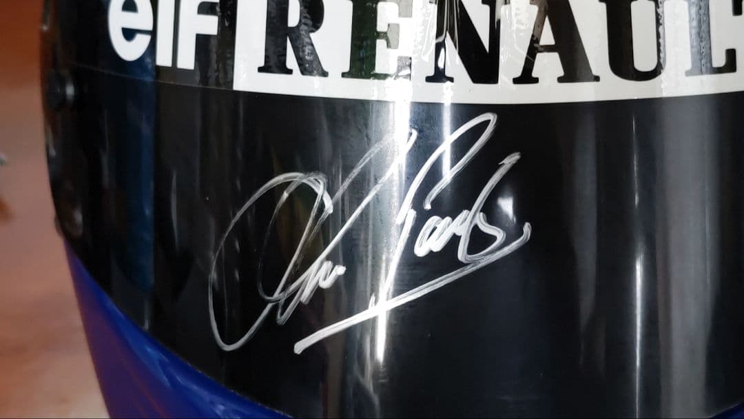 F1ドライバー　オリビエ・パニスの直筆サイン入り　レプリカヘルメット