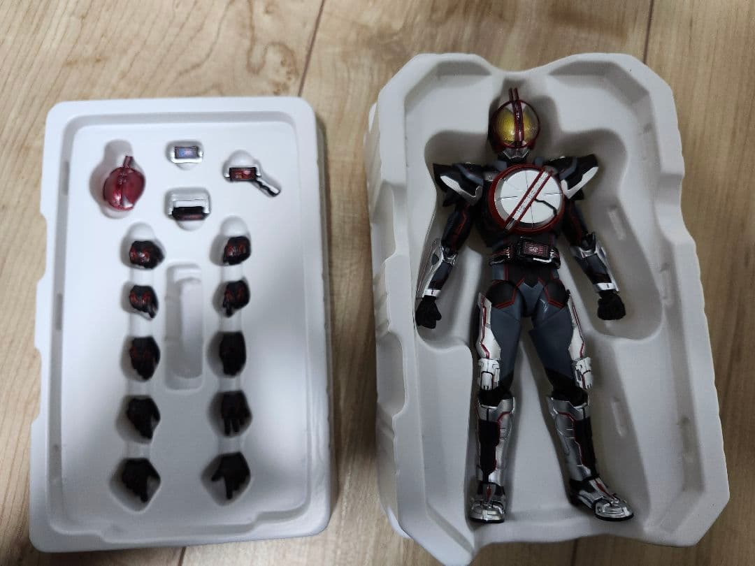 【えぬ】S.H.フィギュアーツ 真骨彫 仮面ライダーネクストファイズ