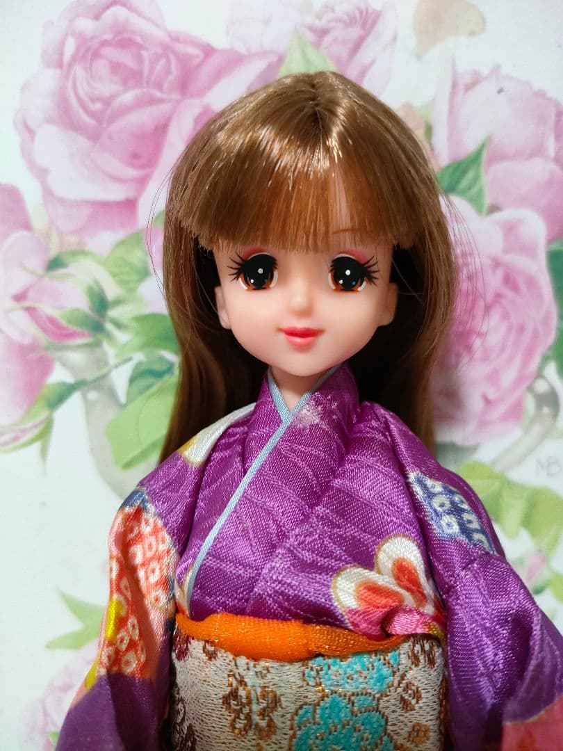 茶髪　赤いアイシャドウのジェニーちゃん　着物ジェニー？　リカちゃん