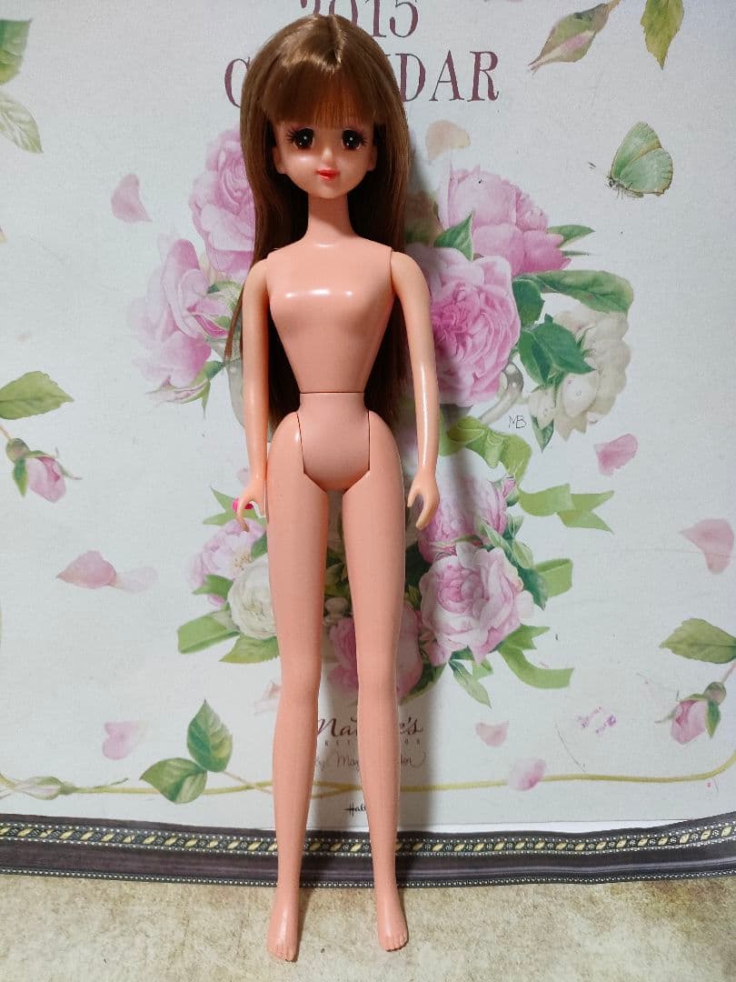 茶髪　赤いアイシャドウのジェニーちゃん　着物ジェニー？　リカちゃん