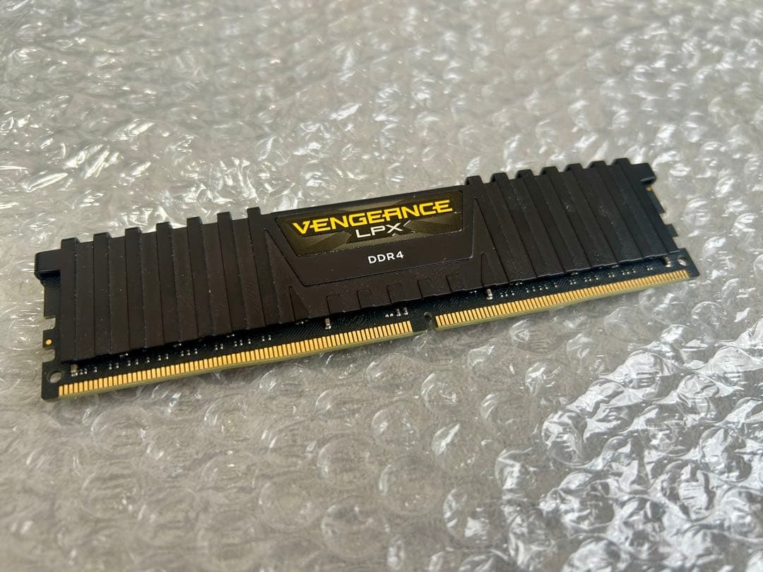 Corsair 16GB DDR4 3000 PC4-24000 PC用メモリ