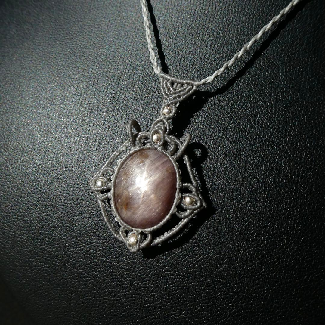 スタールビーのマクラメネックレス