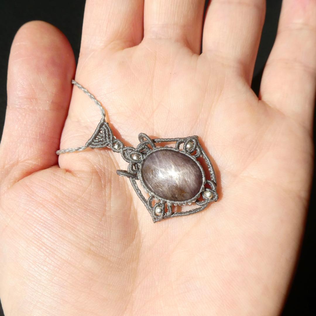 スタールビーのマクラメネックレス