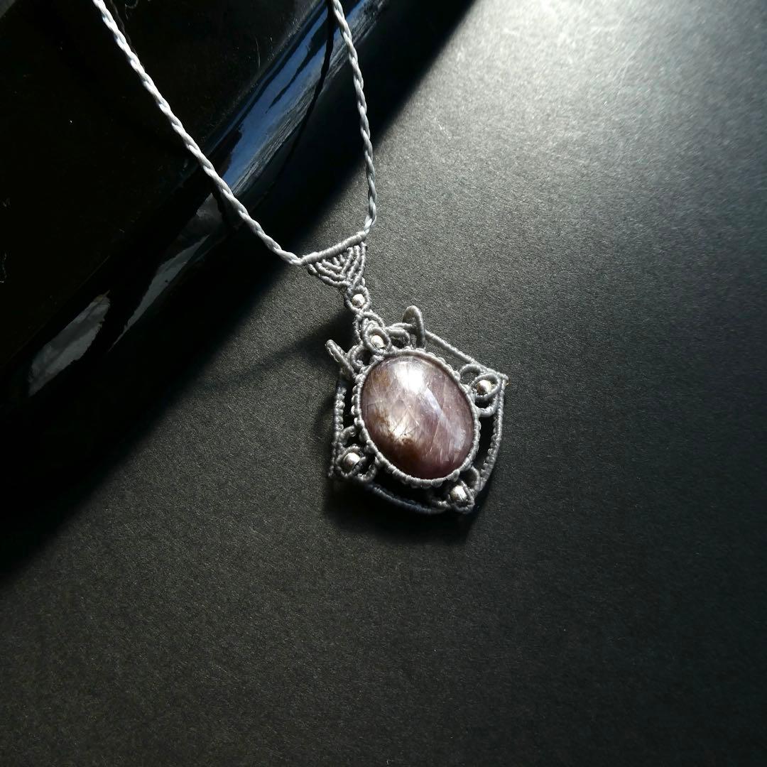 スタールビーのマクラメネックレス