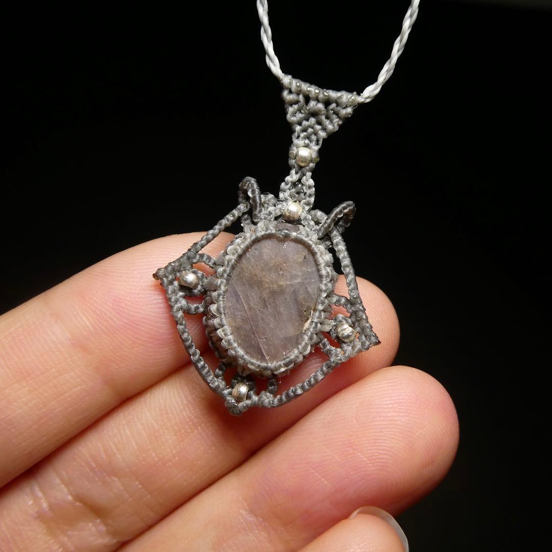 スタールビーのマクラメネックレス