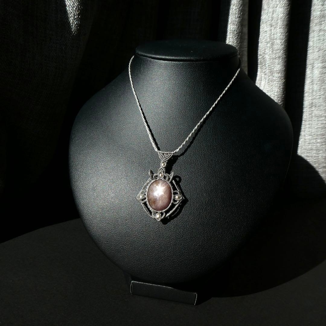 スタールビーのマクラメネックレス