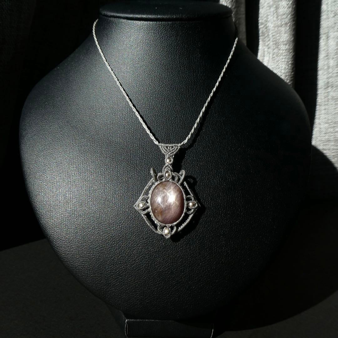 スタールビーのマクラメネックレス