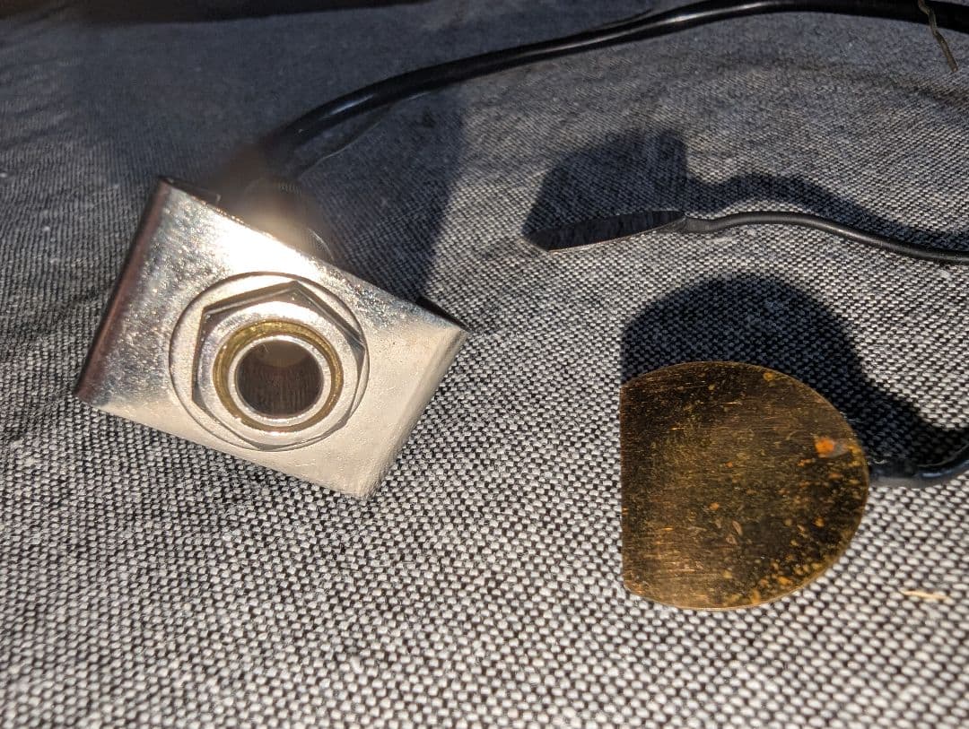 Fishman BP-100 アコースティックベースピックアップ