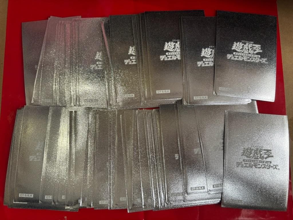 遊戯王　公式プロテクター　メタリックシルバー　銀　スリーブ　初期　100枚