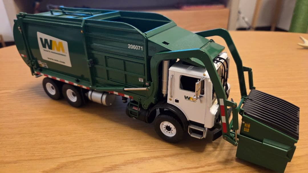 ファーストギア製 Mack TerraPro ゴミ収集車 ダイキャスト 1/34
