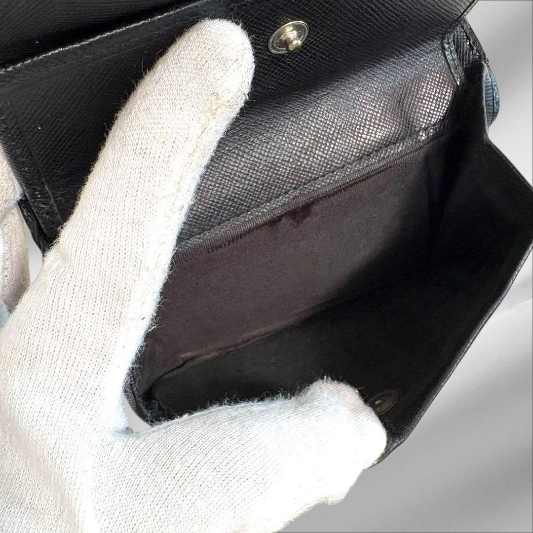 美品✨ PRADA プラダ 二つ折り財布 サフィアーノ ブラック 三角ロゴ