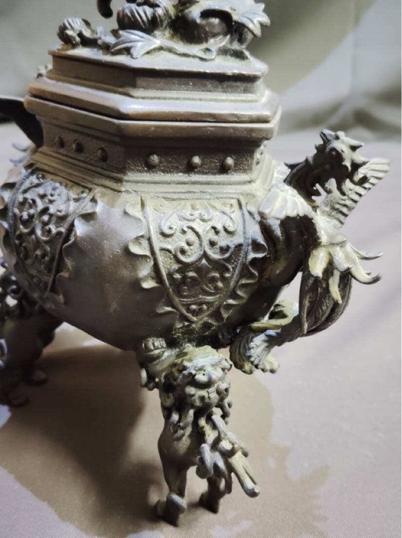 古銅　古い香炉　元成作　獅子飾り付蓋　鳳凰耳飾　獅子三足　彫金　六角形の香炉　銘