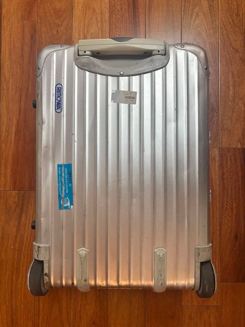 RIMOWA アルミキャリーケース 機内持ち込み可能サイズ　シルバー　二輪