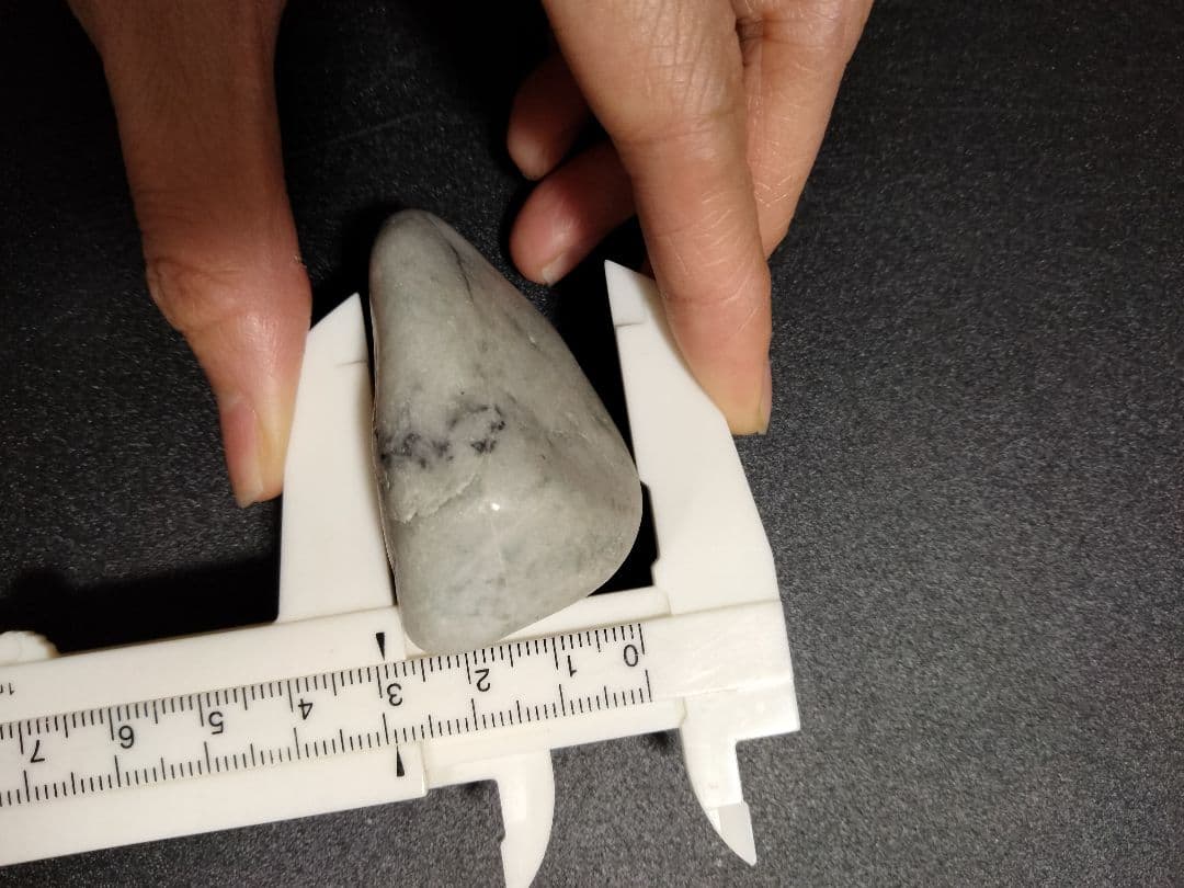 国石翡翠76g ヒスイ　ひすい　新潟県 糸魚川市姫川翡翠　原石　翡翠
早い者勝ち