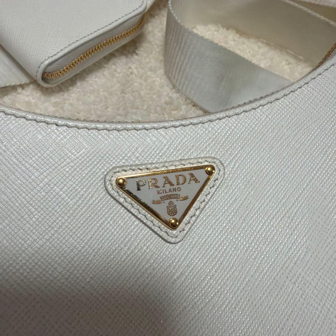 【星様】PRADA Re-Edition 2005 サフィアーノレザー バッグ