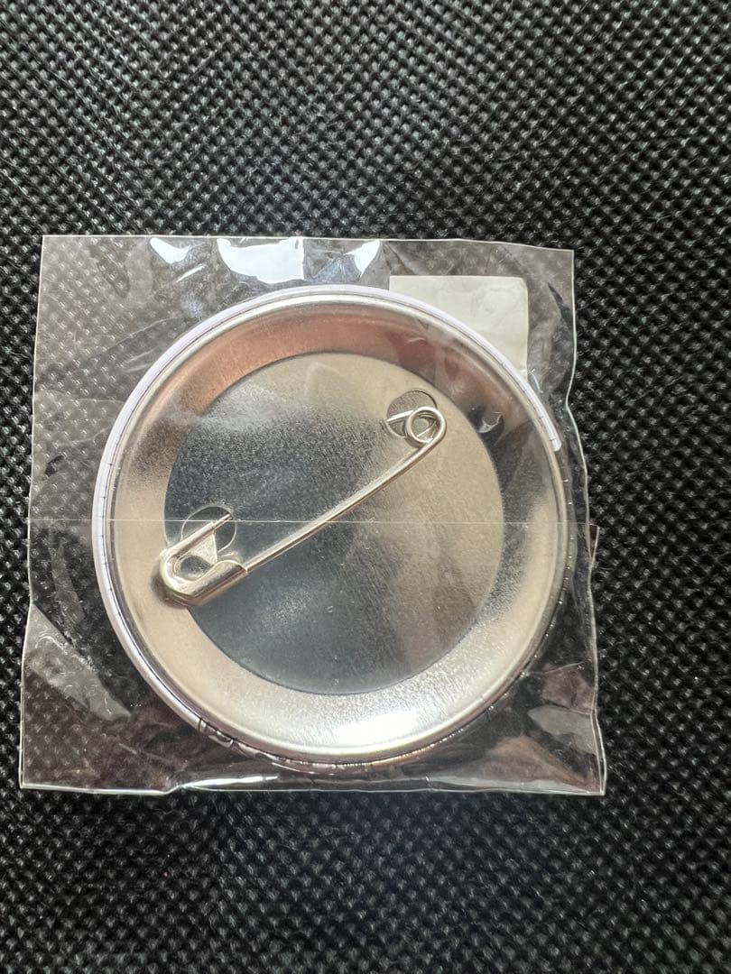 希少 進撃の巨人 アクアマリン 缶バッジ リヴァイ シークレット