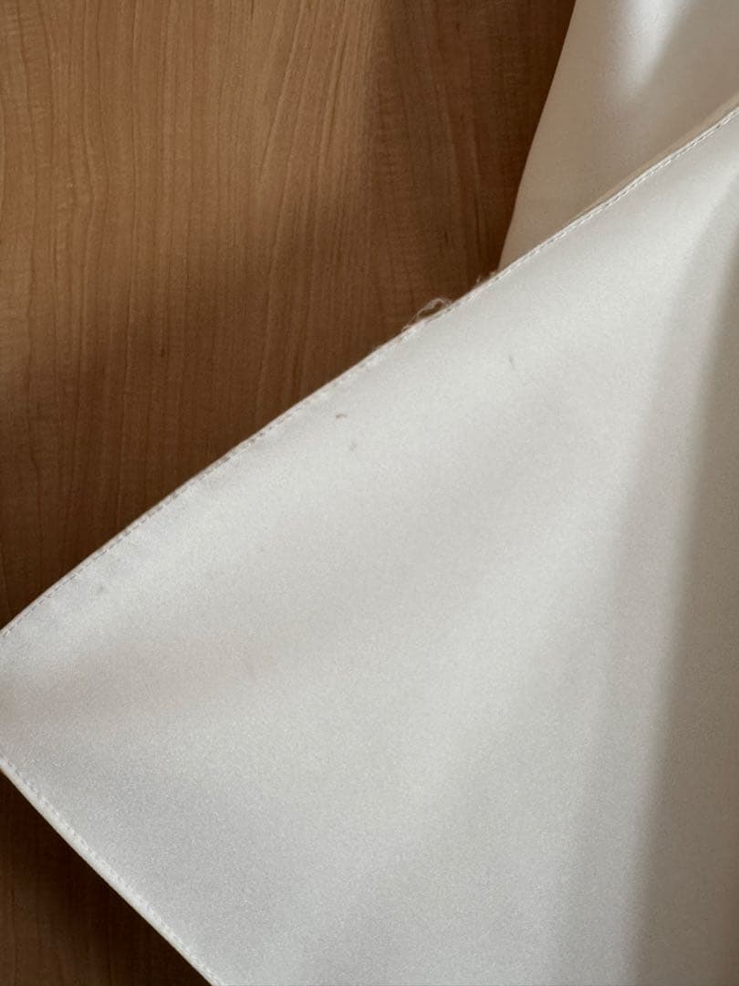 アーバンブランシュ　ウェディングドレス　Vネック　スレンダードレス　バックリボン