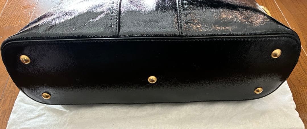 イヴ・サンローラン　ミューズ　ハンドバッグ　パテントレザー　黒