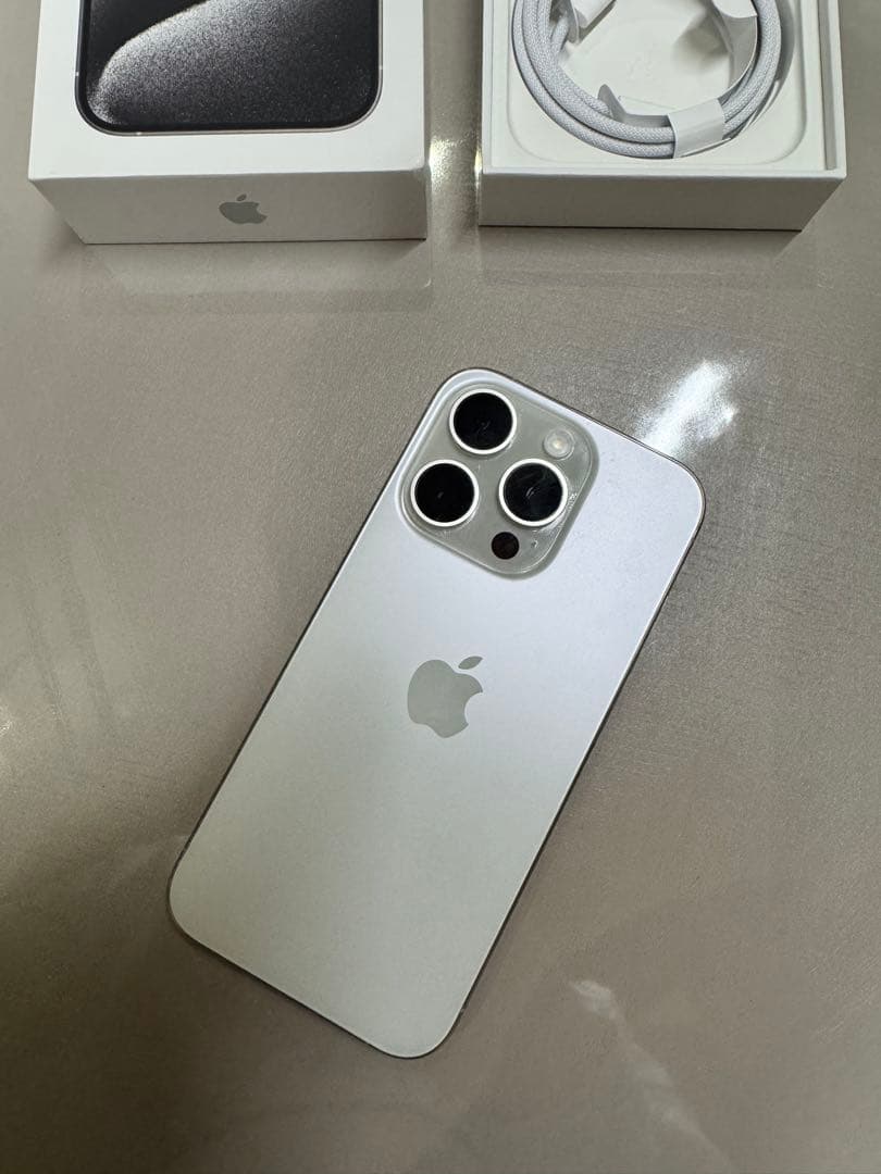 Apple iPhone 15 Pro シルバー　白 本体　セット一式