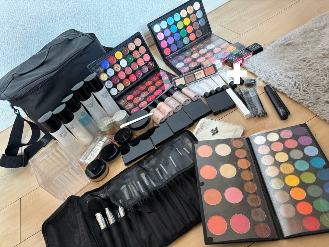 プロ用　美容学生　メイク道具一色