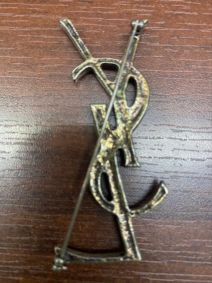 Saint Laurent サンローラン YSLオピウム クロコ型押しブローチ