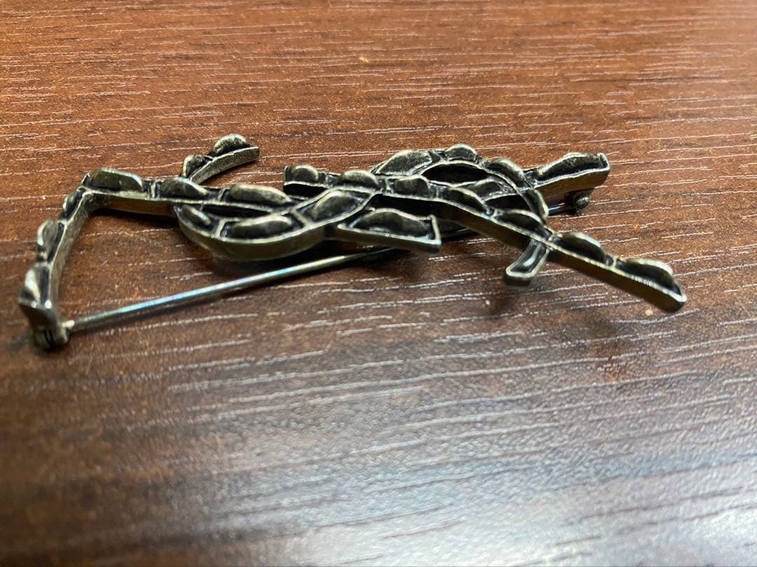 Saint Laurent サンローラン YSLオピウム クロコ型押しブローチ