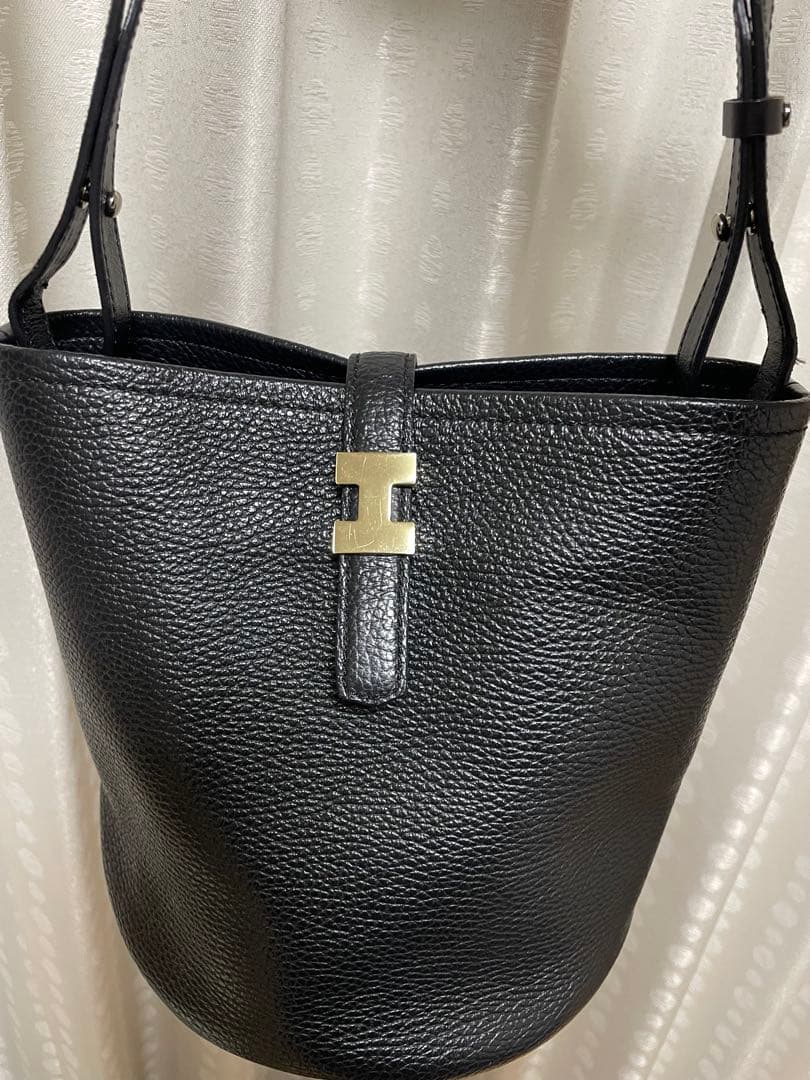 イアクッチ　ショルダーバッグ