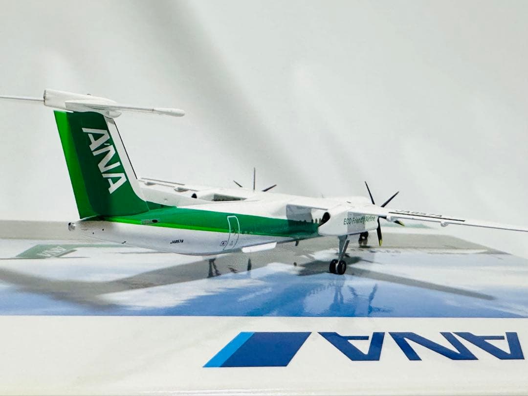 全日空商事 1/200 ANA DHC-8-400 Eco Bon