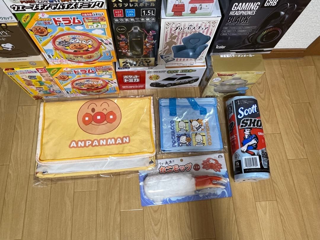 雑貨まとめ売り‼️ プライズ雑貨　アンパンマン　スヌーピー　トミカ　ドラクエ