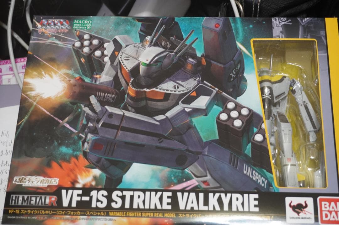 バンダイ HI-L R VF-1S STRIKE VALKYRIE