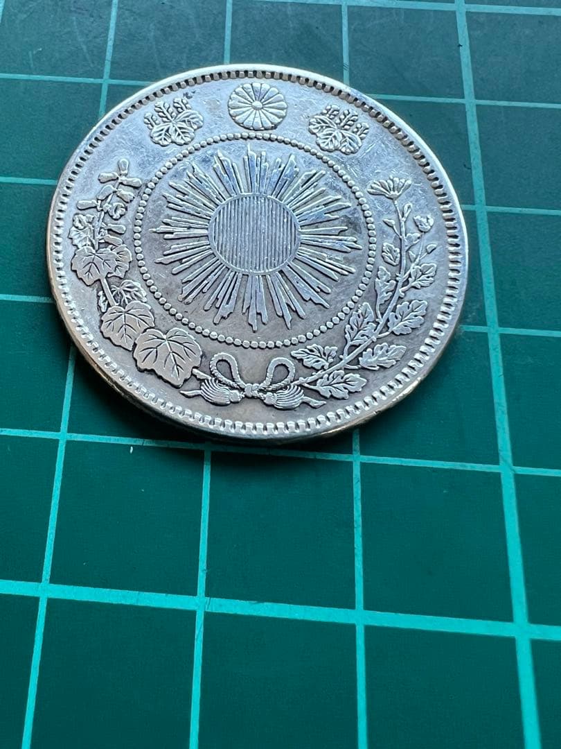 日本銀貨　旭日竜50銭小型銀貨　明治4年　大竜