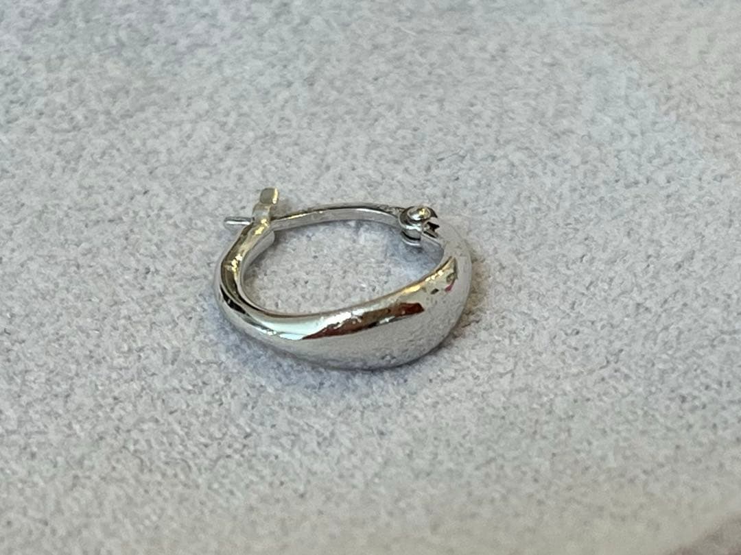 【ete】K10WG フープ ピアス　ホワイトゴールド　※片耳のみ