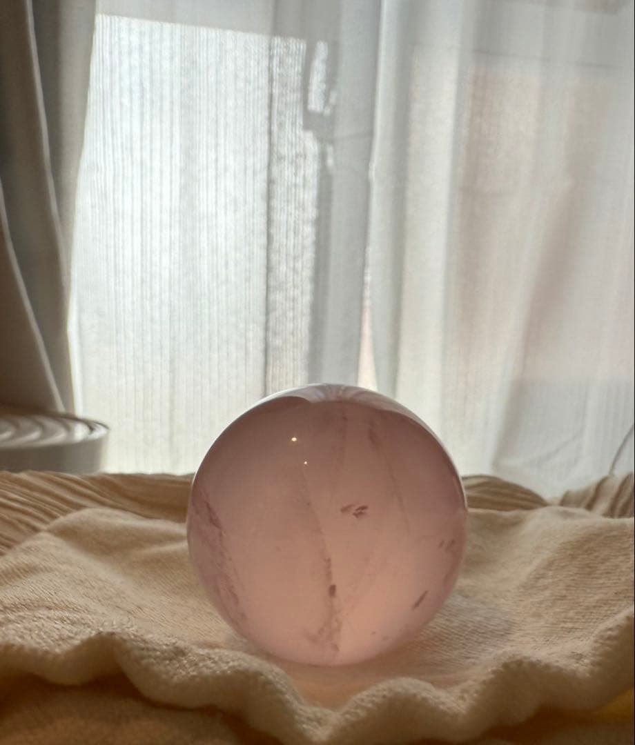 高品質水晶ボール　ローズクォーツ丸玉　約4.5cm 台座付き