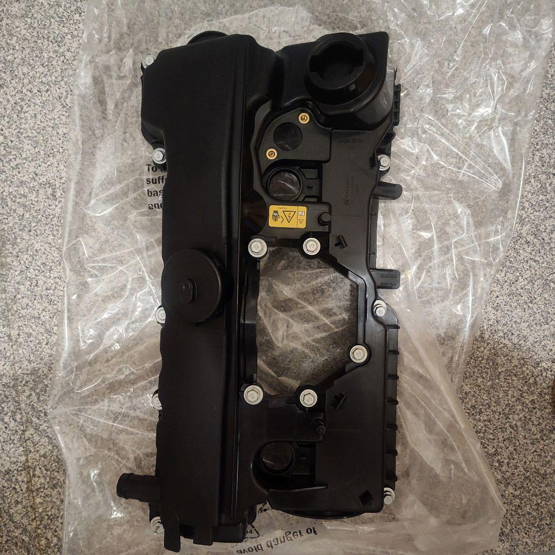 BMW エンジンヘッドカバー N46 エンジン