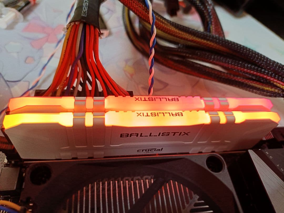 Crucial DDR4-3600 32GB(16GB×2)RGB 白