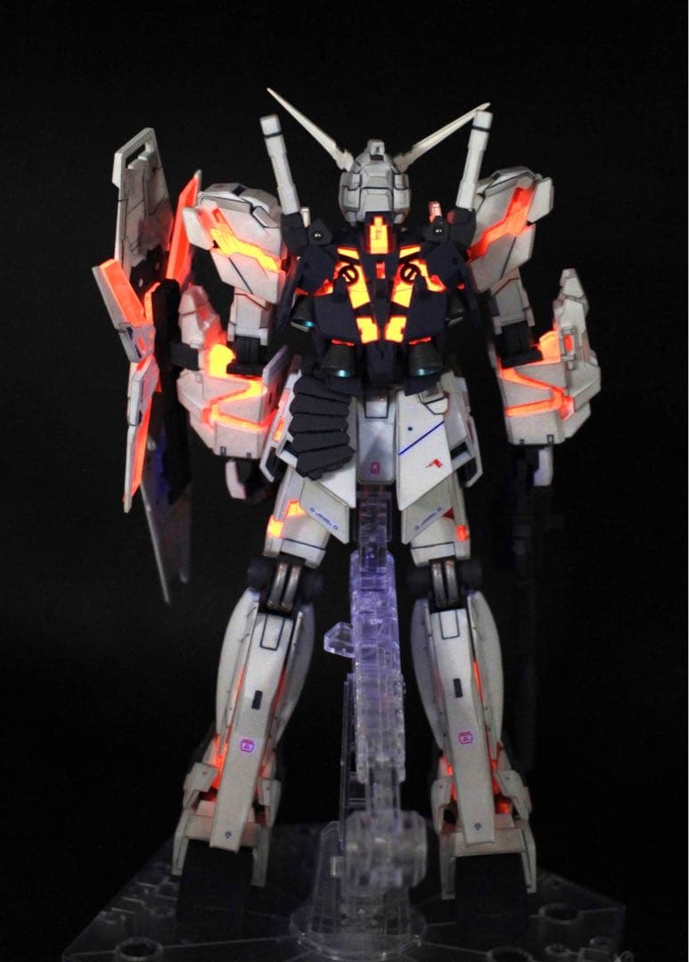 ユニコーンガンダム　完成品【ブラックライト・スタンド付き】