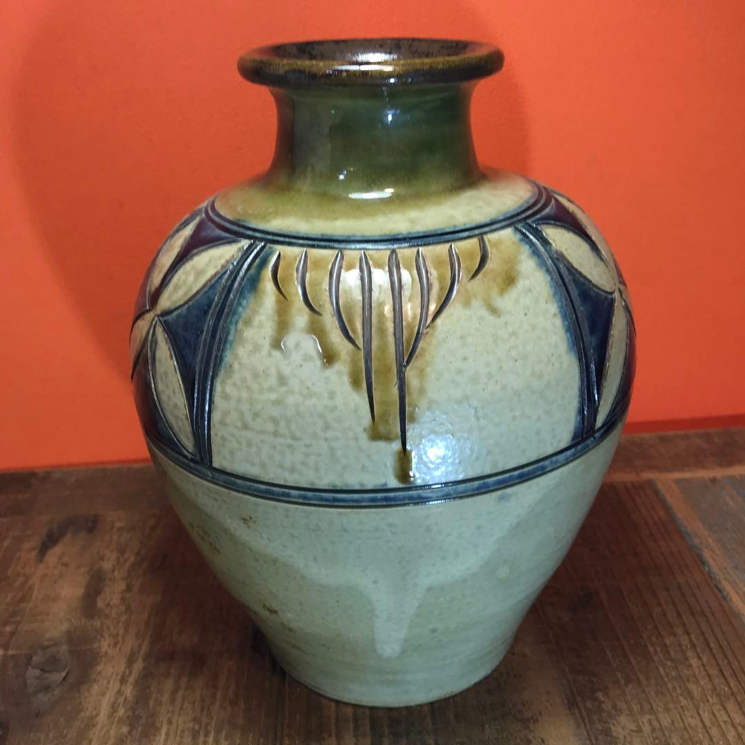 壷屋焼　読谷山焼　やちむん　名工 上江洲茂生さんの花瓶です。