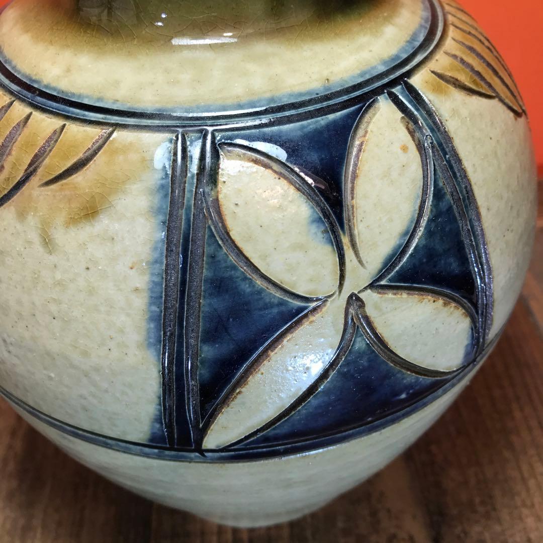 壷屋焼　読谷山焼　やちむん　名工 上江洲茂生さんの花瓶です。