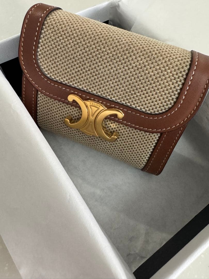 完売　人気　セリーヌ　ウォレット　トリオンフ　カーフスキン　キャンバス