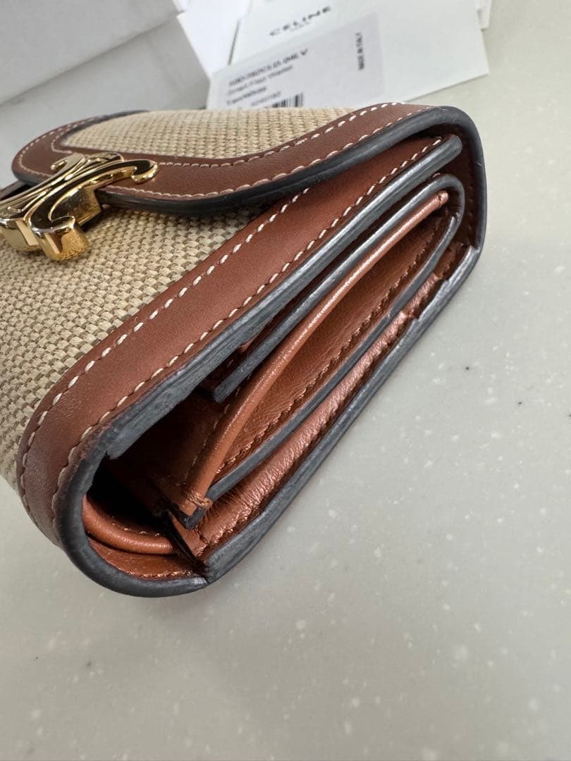 完売　人気　セリーヌ　ウォレット　トリオンフ　カーフスキン　キャンバス