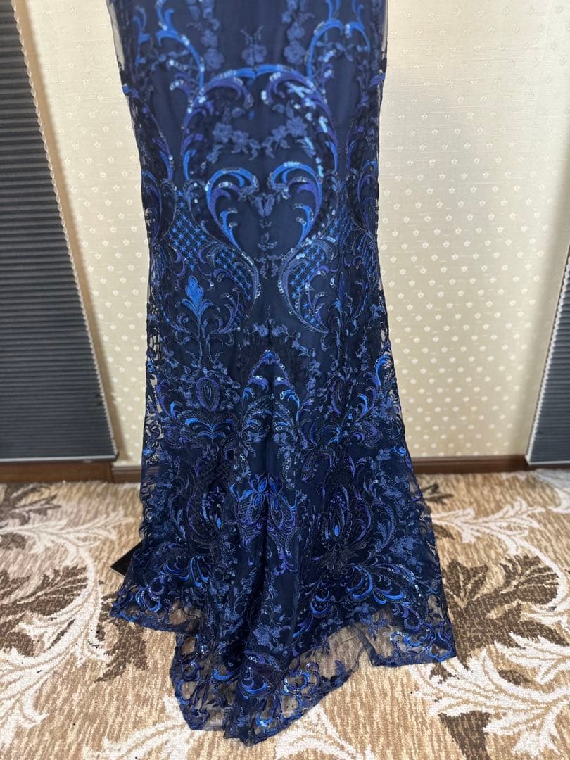 ネイビーブルー 刺繍入り マーメイドラインドレス