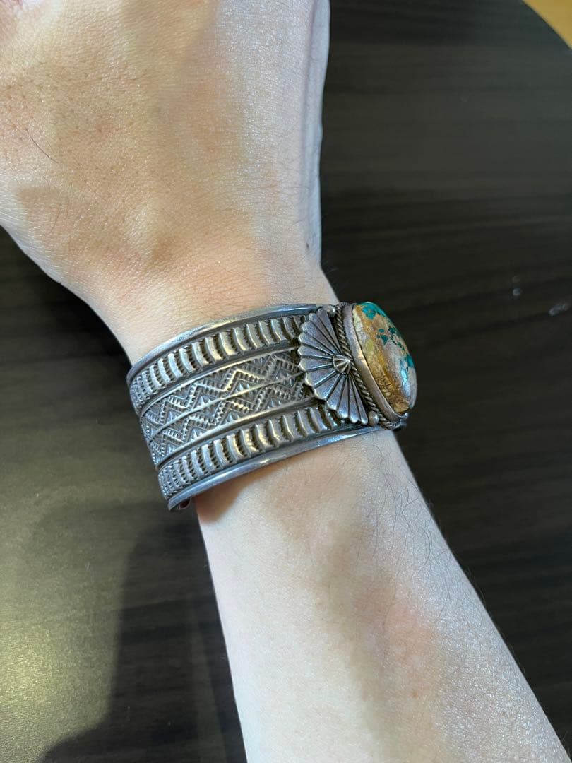 サンシャイン・リーヴス　ナバホ族ターコイズ　シルバー バングル