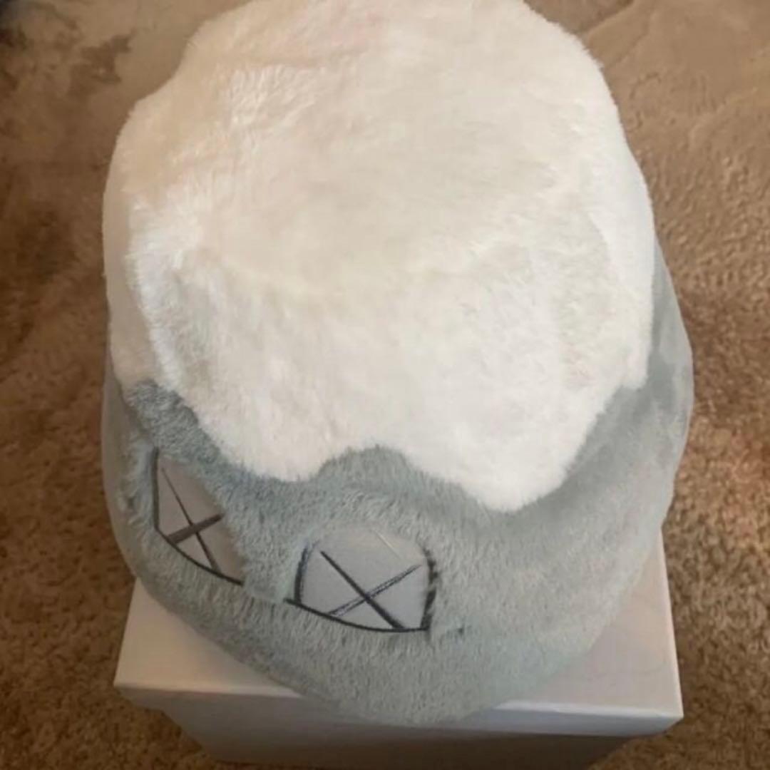 KAWS HOLIDAY富士山ぬいぐるみ Grey シリアルナンバー入り