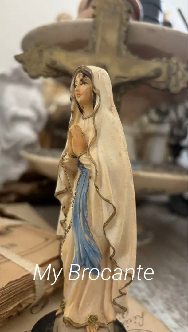 アンティーク雑貨 Small old religious statue.