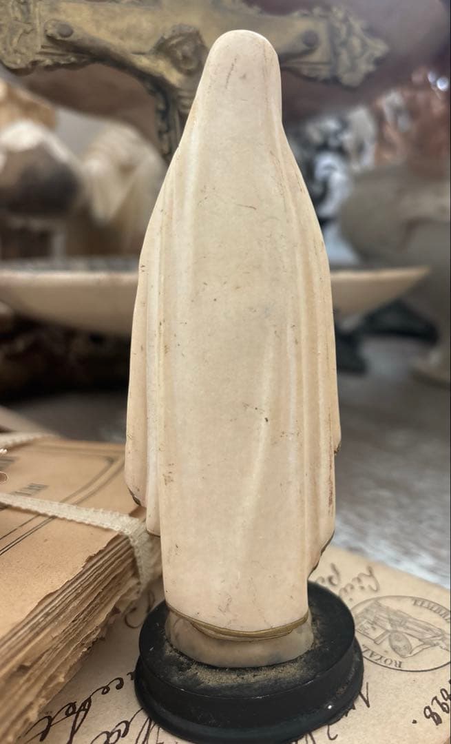 アンティーク雑貨 Small old religious statue.