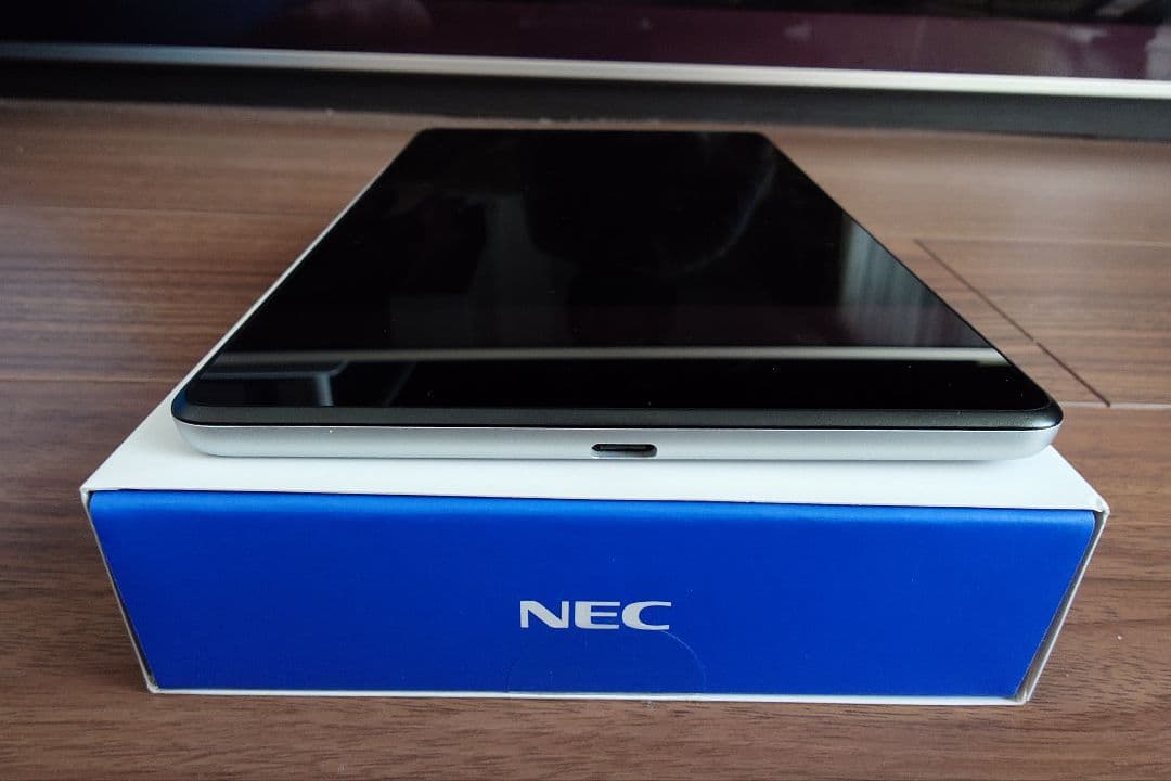NEC LAVIE T8 8HD1 （8インチタブレット）