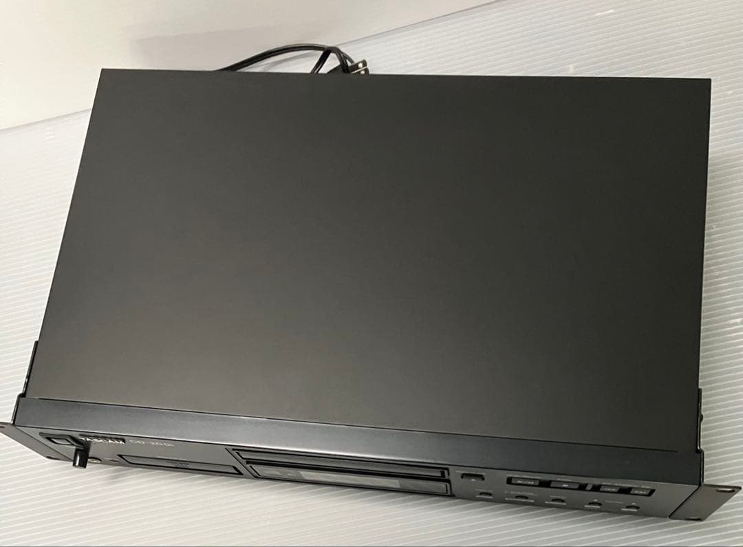 TASCAM CD-200i CDプレーヤー/iPodドック