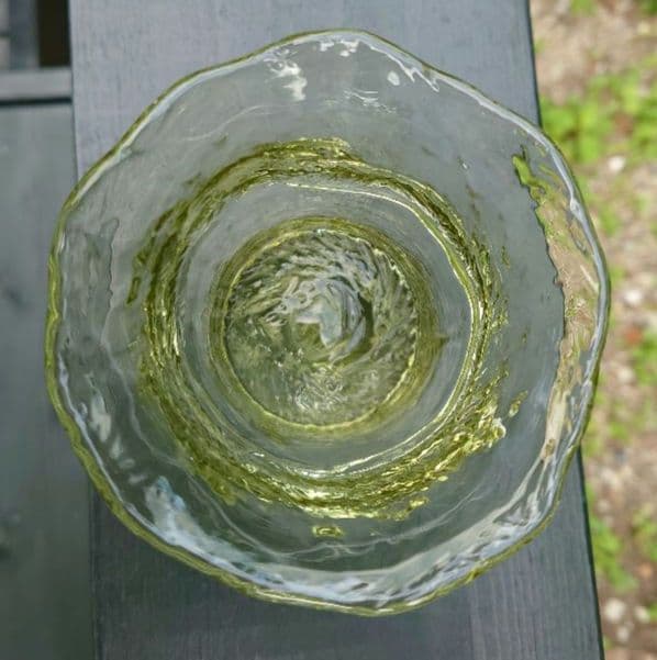野田収　個展作品　手びねりのグラス(Ａ）新島硝子　コーガ石　自然の緑色