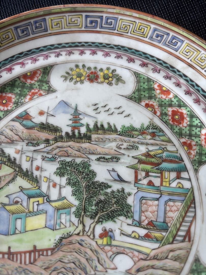 中国古美術品　清の時代　粉彩山水風景中皿　21.5cm