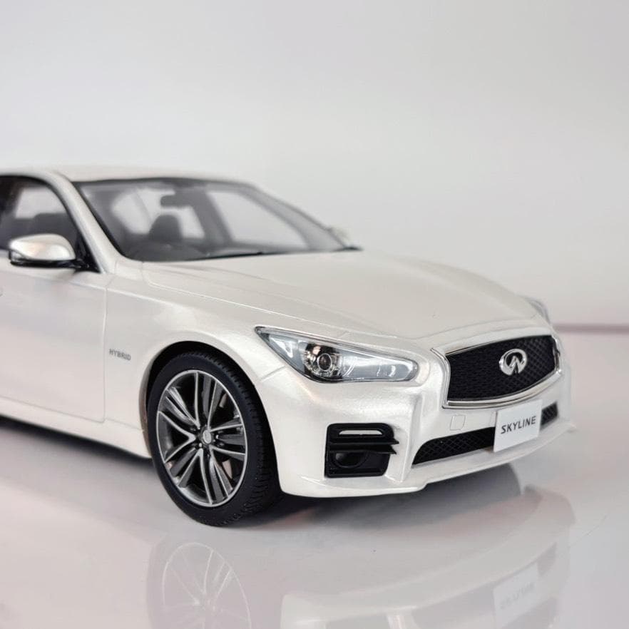 京商 1/18 日産 スカイライン 350GT Hybrid KSR18005W